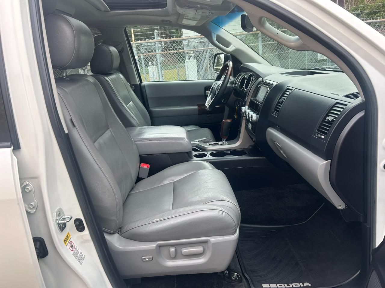 Toyota Sequoia Plantium 4WD FFV 2016