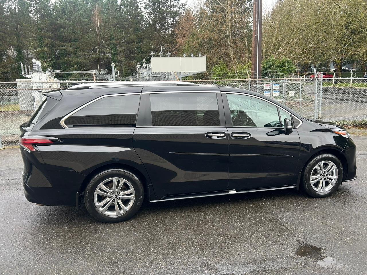Toyota Sienna Platinum 7-Passenger AWD 2023