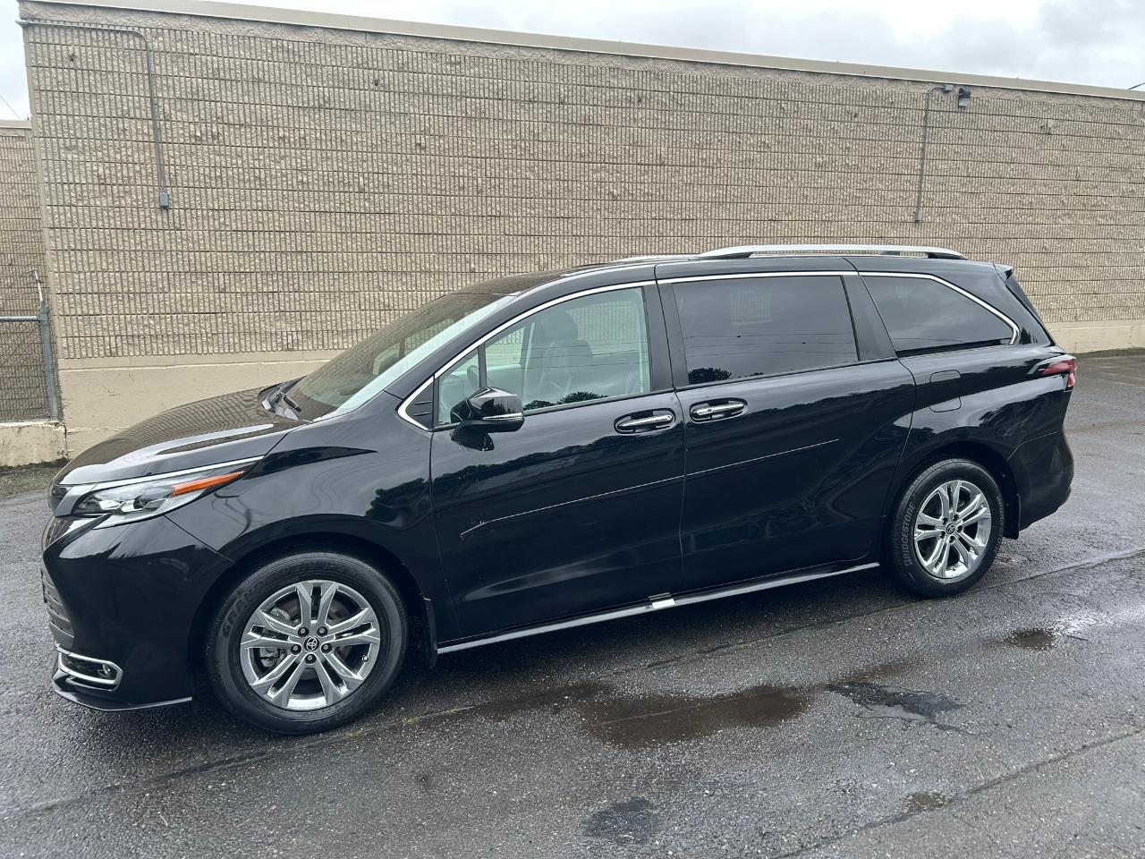 Toyota Sienna Platinum 7-Passenger AWD 2023