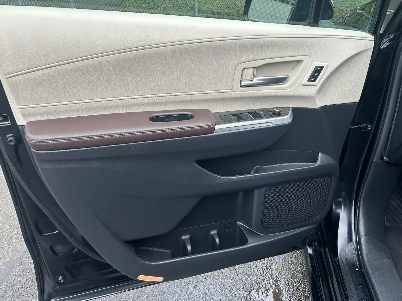 Toyota Sienna Platinum 7-Passenger AWD 2023