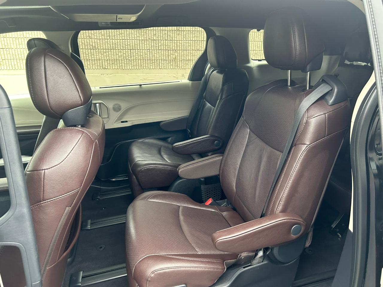 Toyota Sienna Platinum 7-Passenger AWD 2023