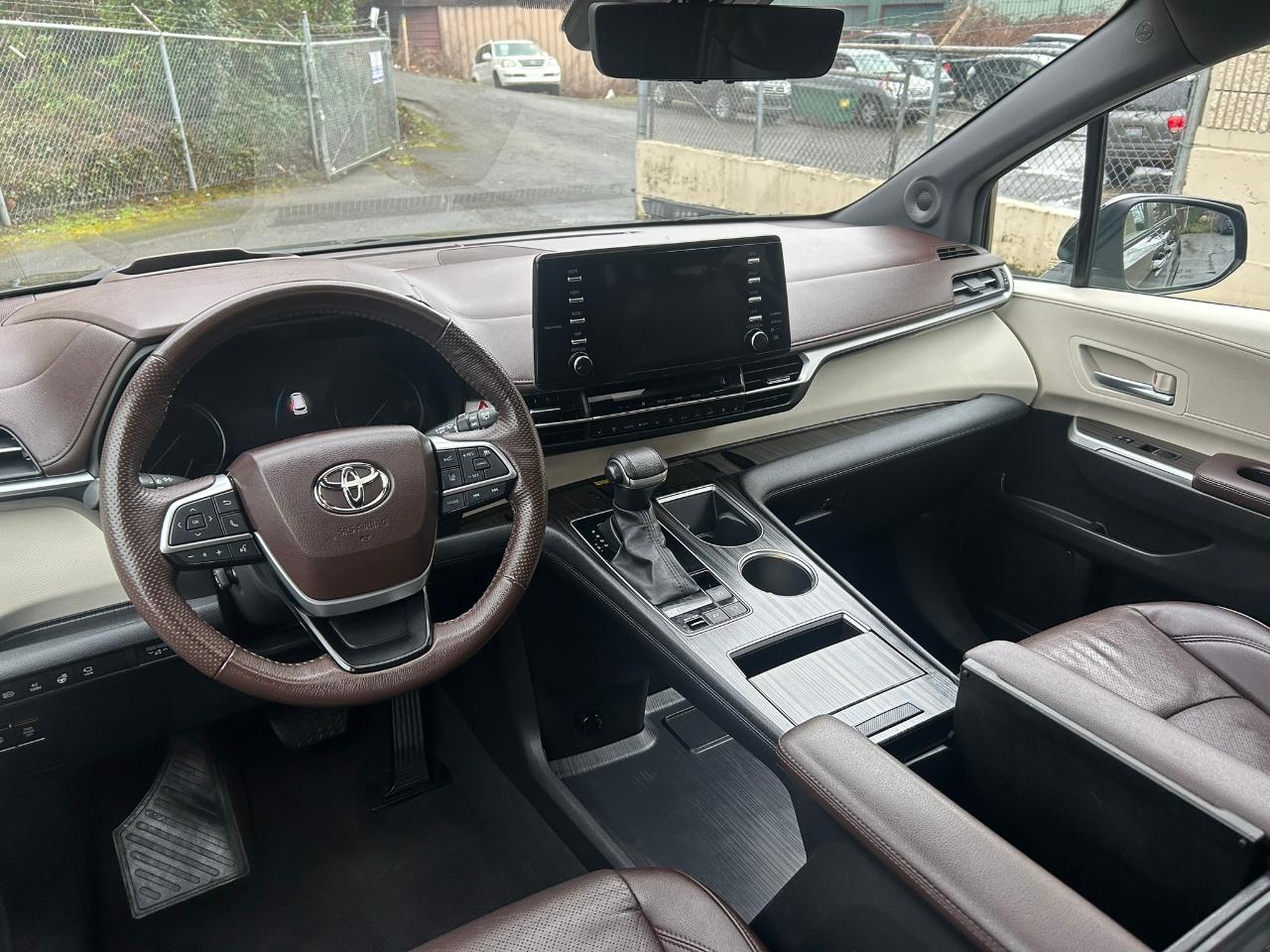 Toyota Sienna Platinum 7-Passenger AWD 2023