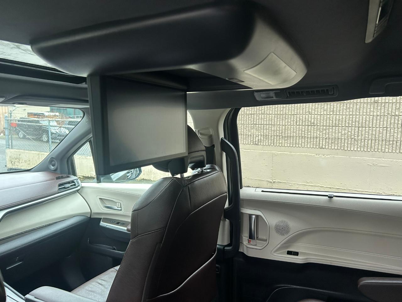 Toyota Sienna Platinum 7-Passenger AWD 2023