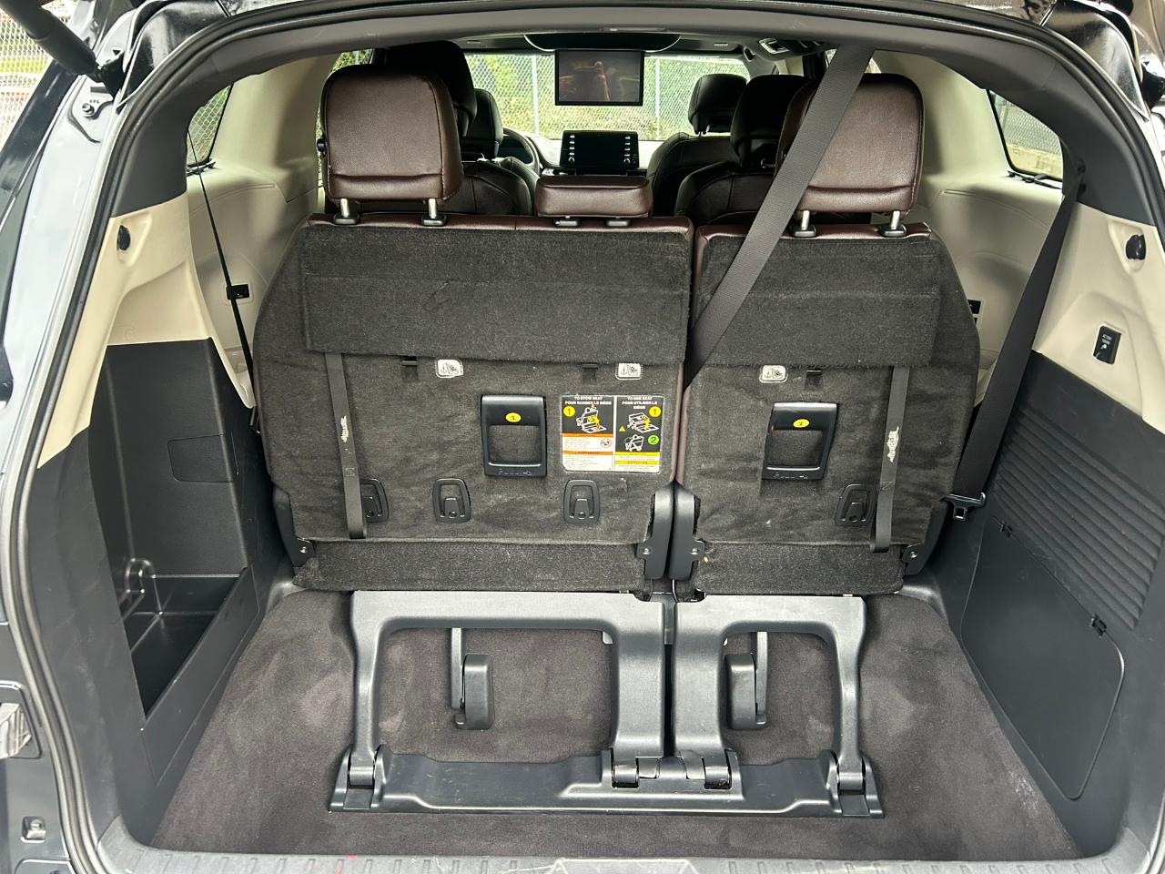 Toyota Sienna Platinum 7-Passenger AWD 2023