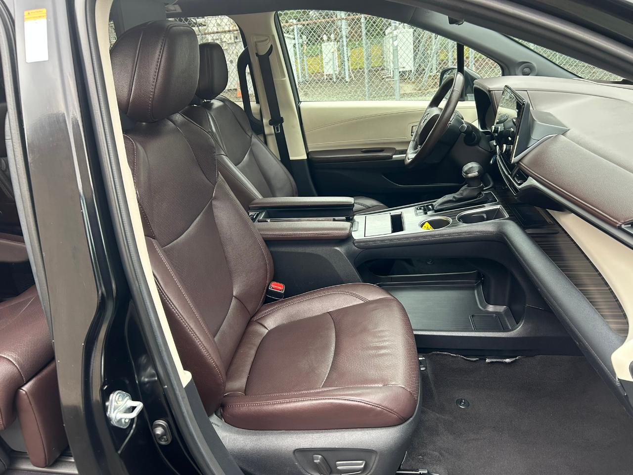 Toyota Sienna Platinum 7-Passenger AWD 2023