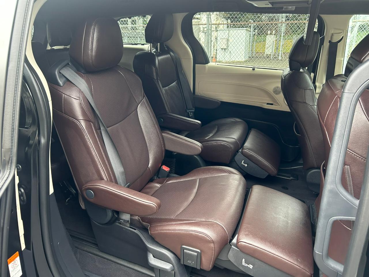 Toyota Sienna Platinum 7-Passenger AWD 2023