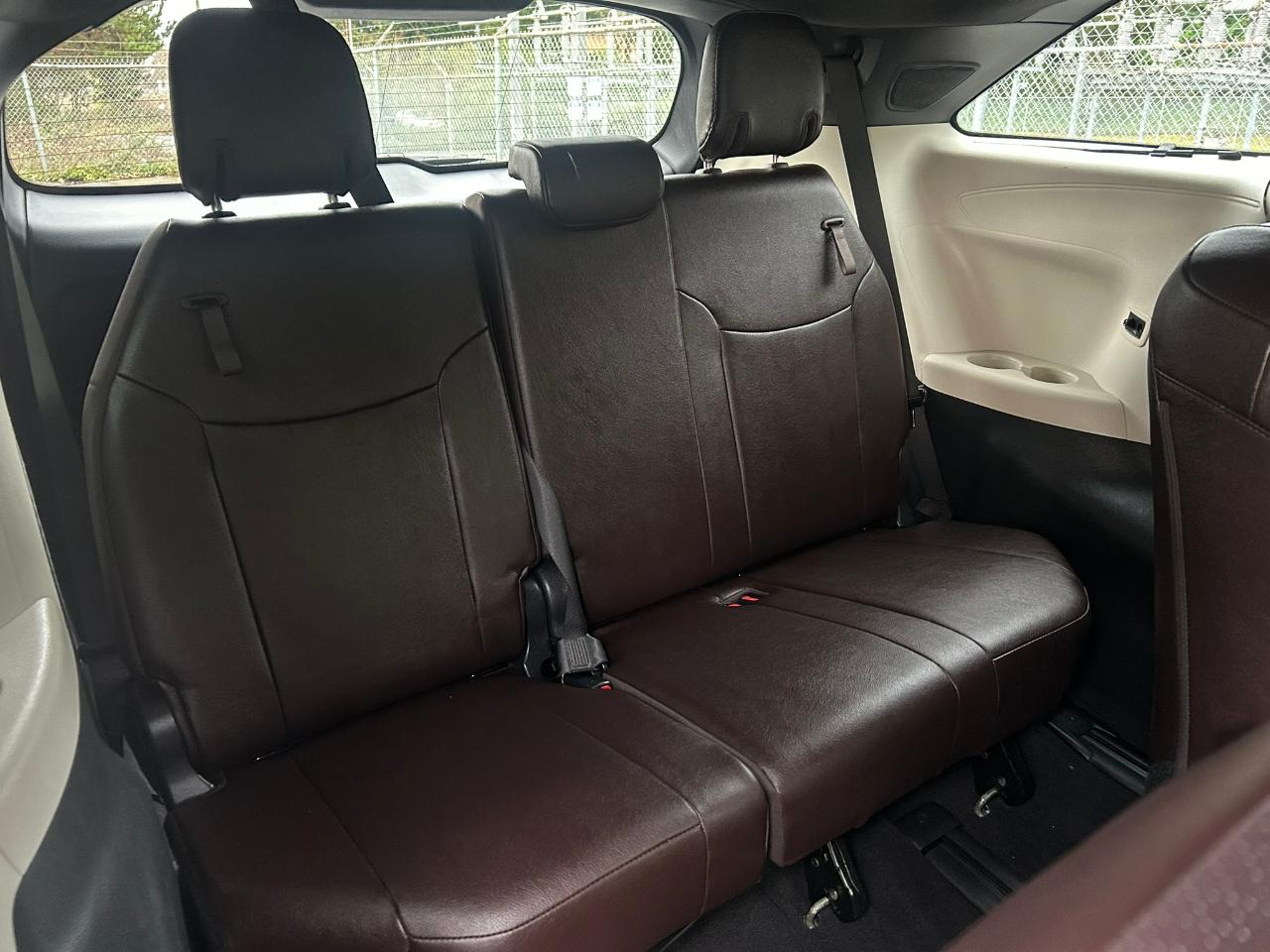 Toyota Sienna Platinum 7-Passenger AWD 2023