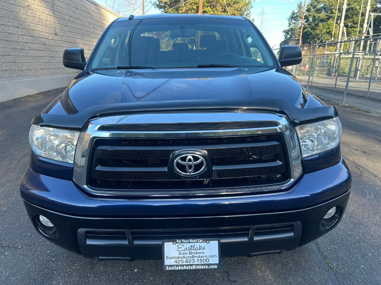Toyota Tundra Tundra-Grade CrewMax 5.7L 4WD 2012