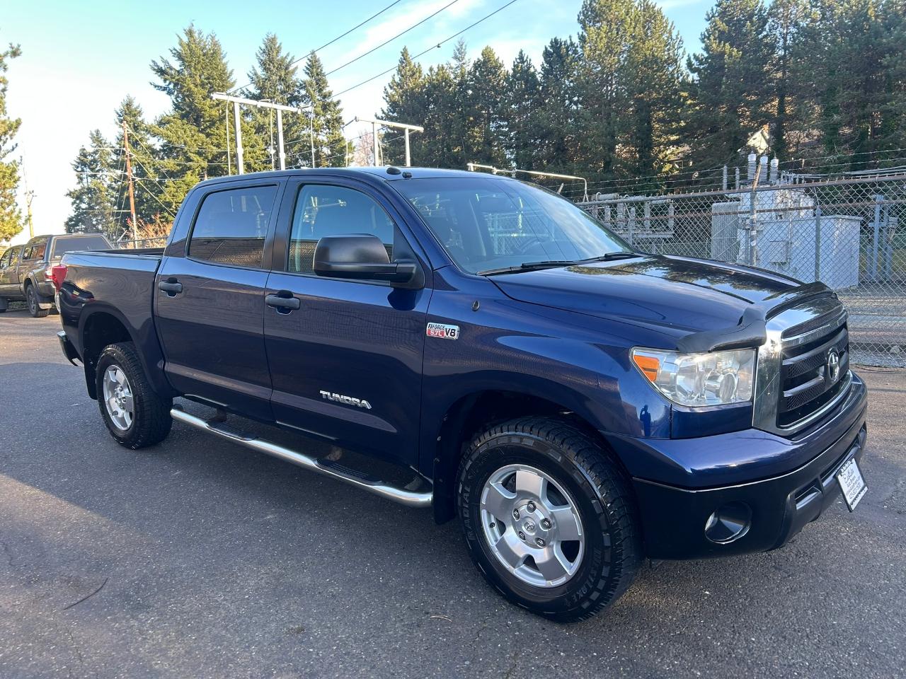 Toyota Tundra Tundra-Grade CrewMax 5.7L 4WD 2012