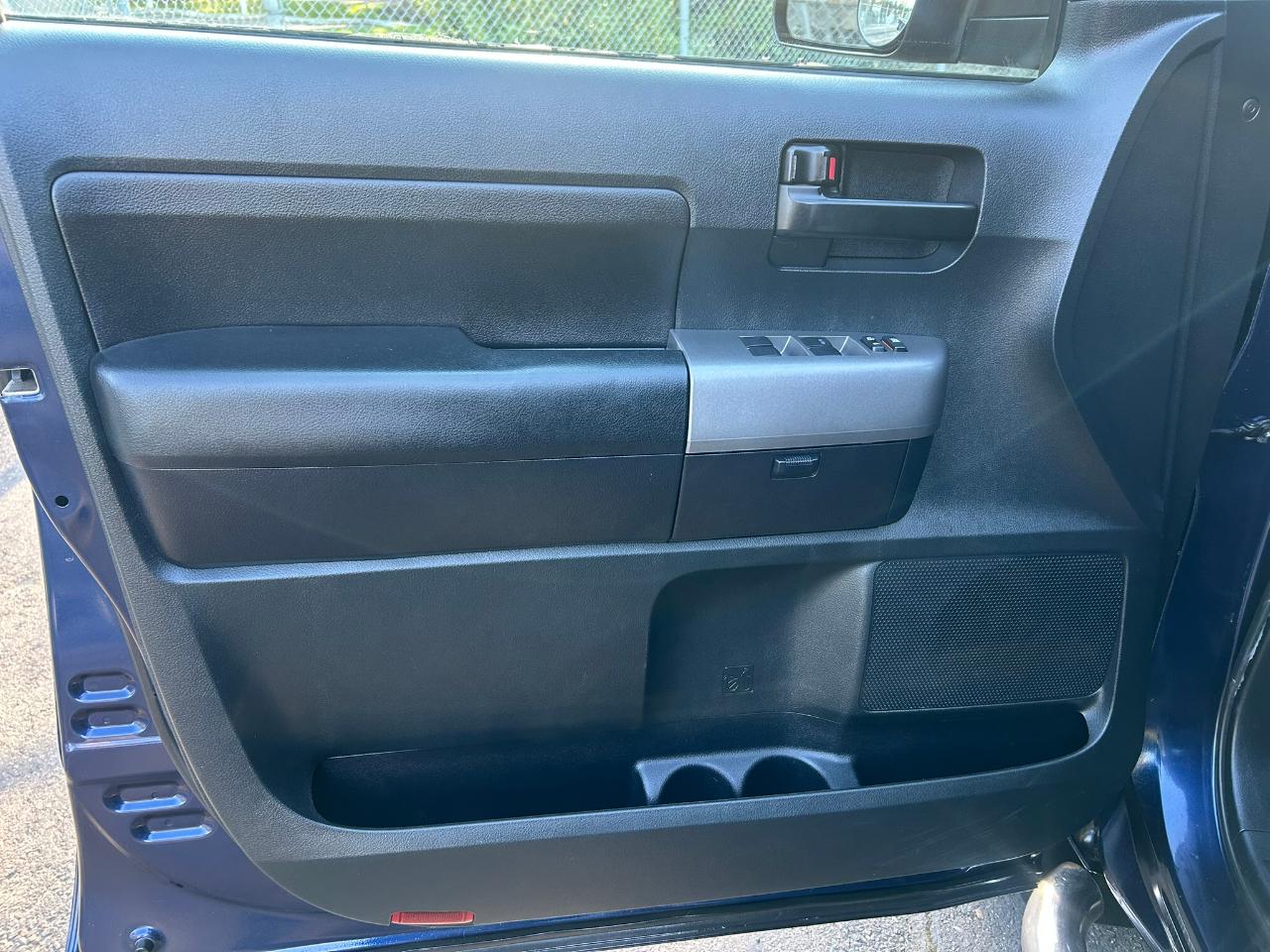 Toyota Tundra Tundra-Grade CrewMax 5.7L 4WD 2012