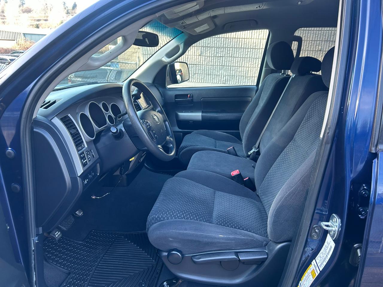 Toyota Tundra Tundra-Grade CrewMax 5.7L 4WD 2012