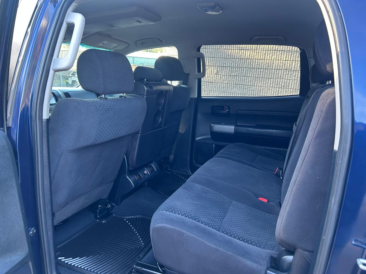 Toyota Tundra Tundra-Grade CrewMax 5.7L 4WD 2012