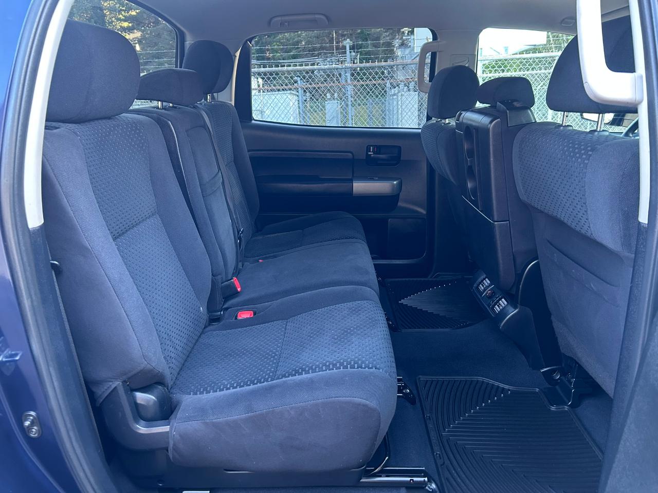 Toyota Tundra Tundra-Grade CrewMax 5.7L 4WD 2012