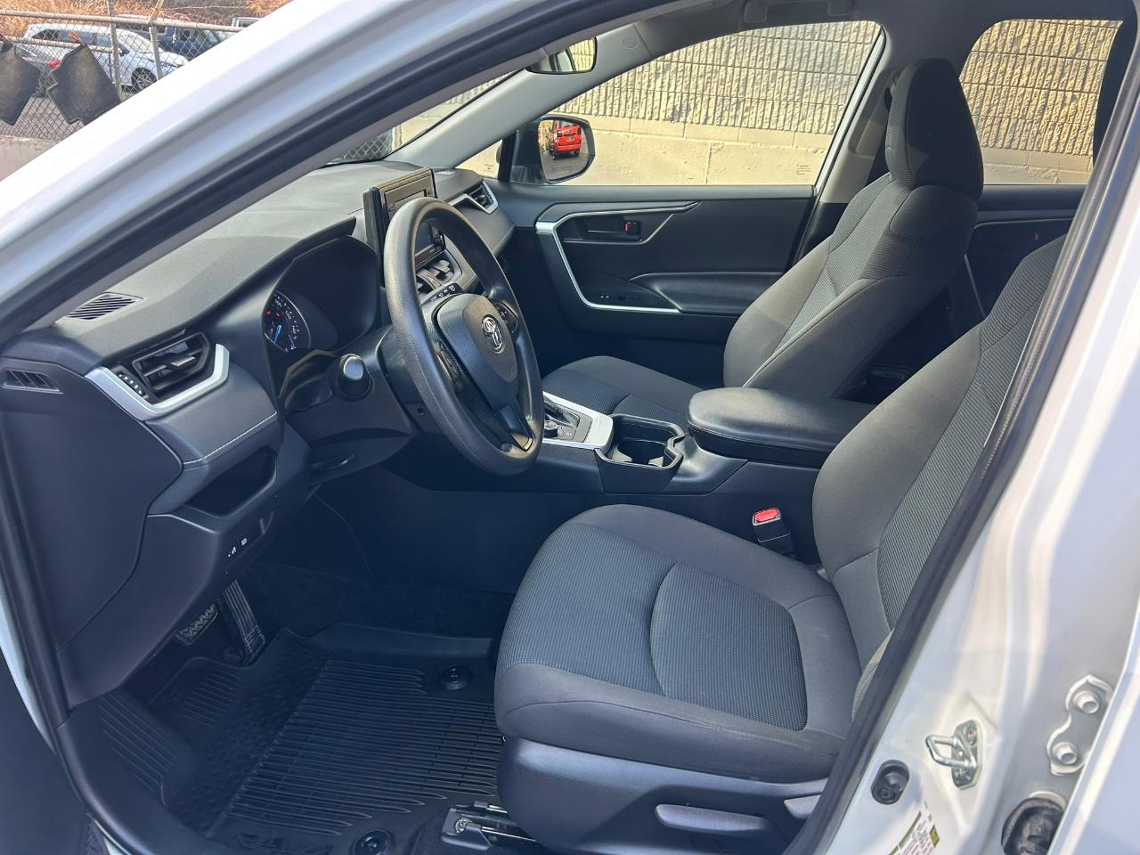 Toyota RAV4 Hybrid LE 2021