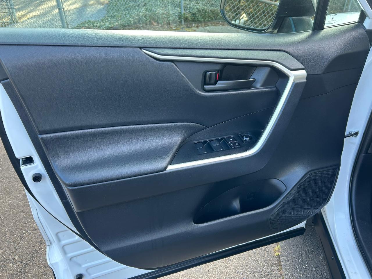 Toyota RAV4 Hybrid LE 2021