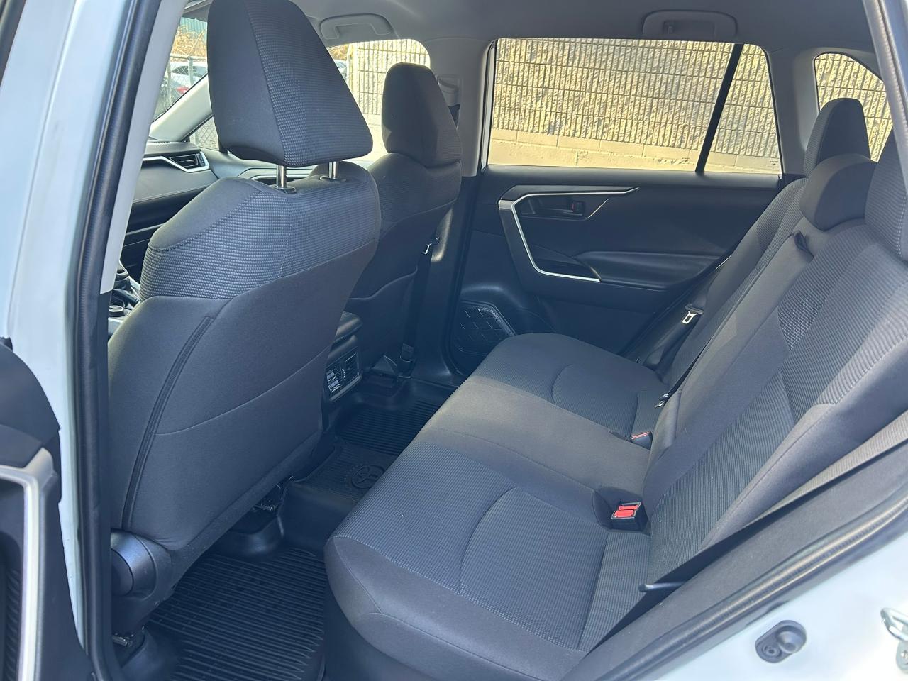 Toyota RAV4 Hybrid LE 2021