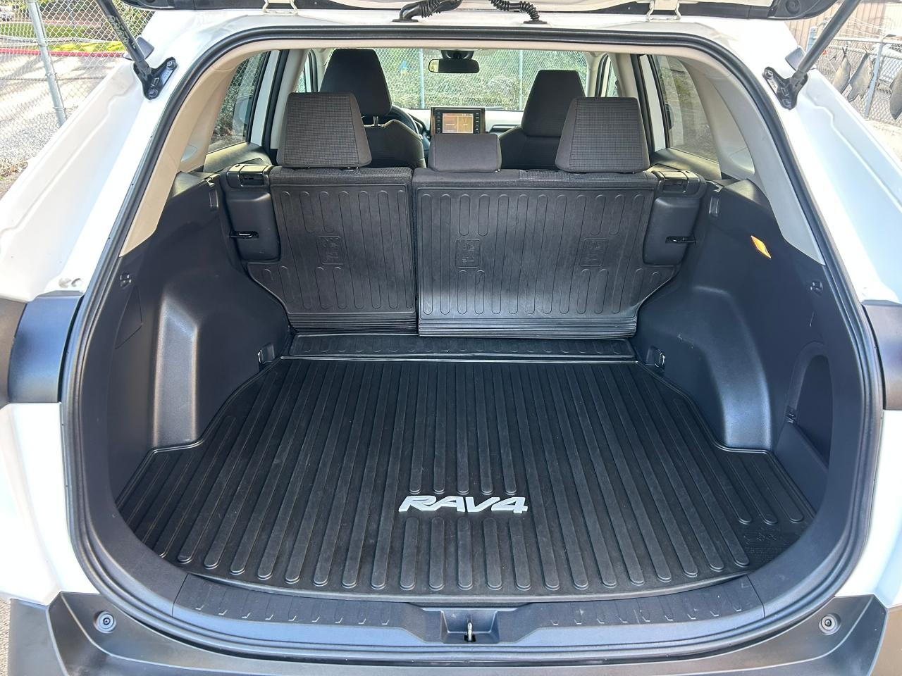 Toyota RAV4 Hybrid LE 2021