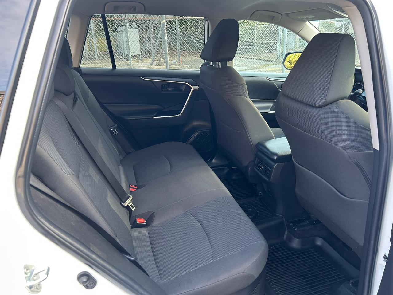 Toyota RAV4 Hybrid LE 2021