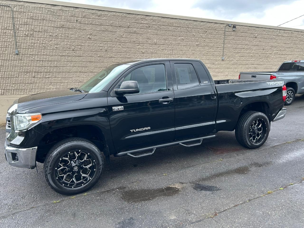 Toyota Tundra  2014