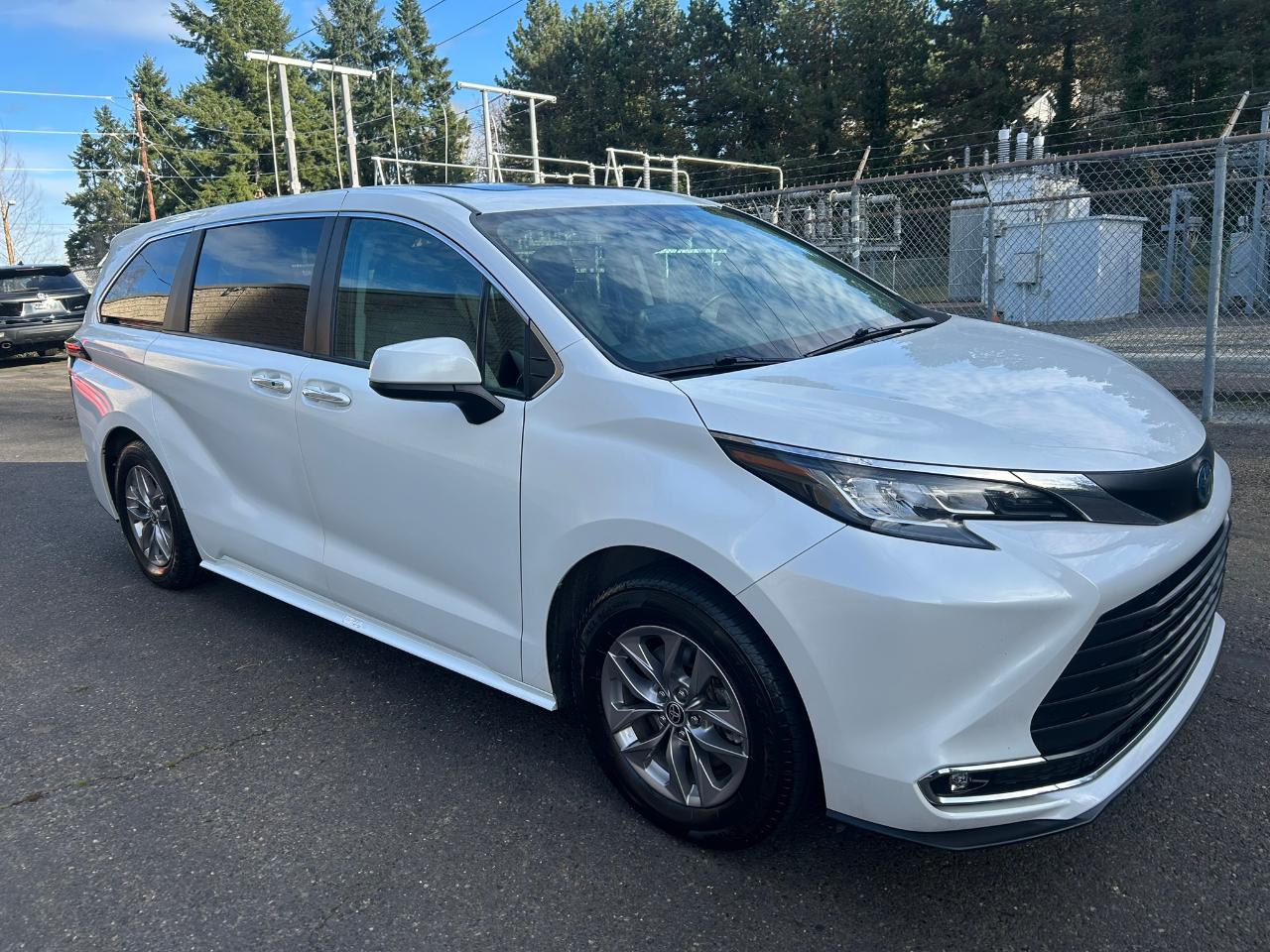 Toyota Sienna XLE 7-Passenger AWD 2023