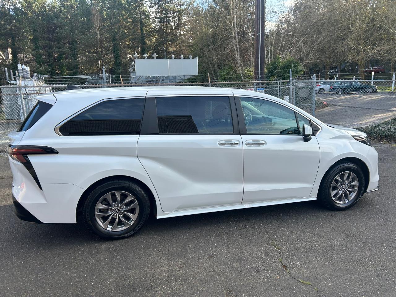 Toyota Sienna XLE 7-Passenger AWD 2023