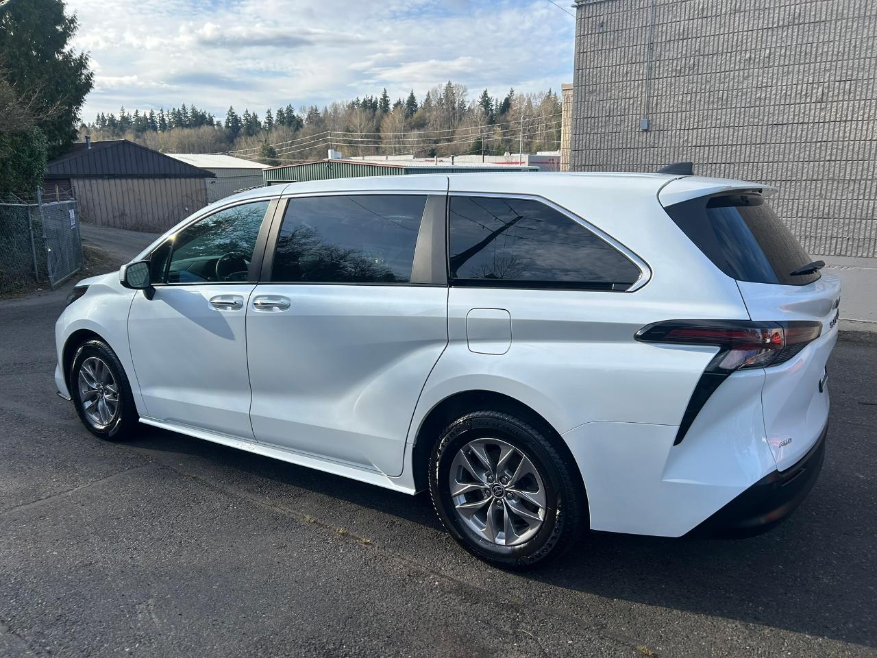 Toyota Sienna XLE 7-Passenger AWD 2023