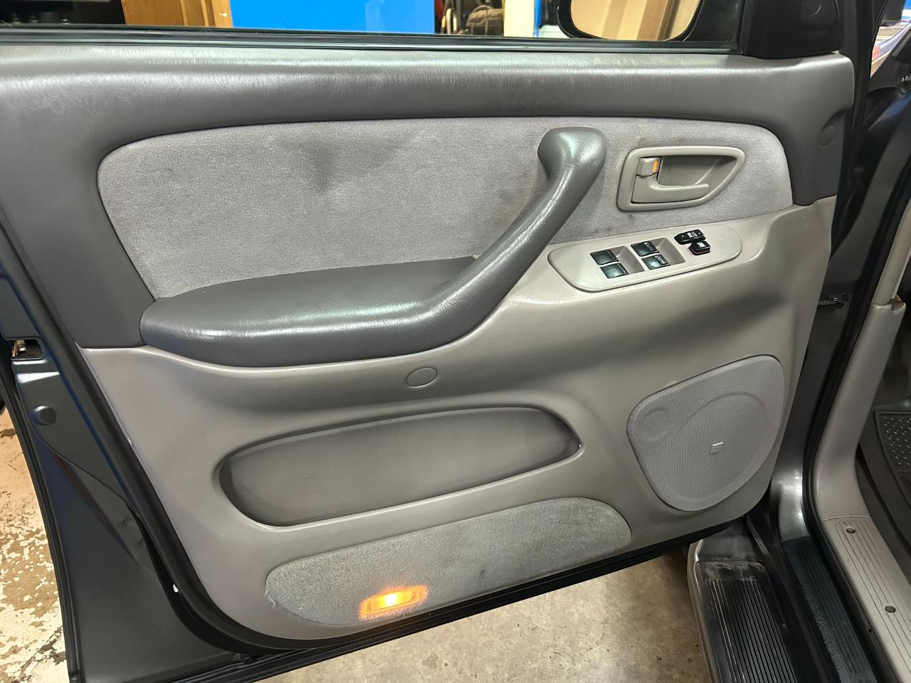 Toyota Sequoia SR5 4WD 2006