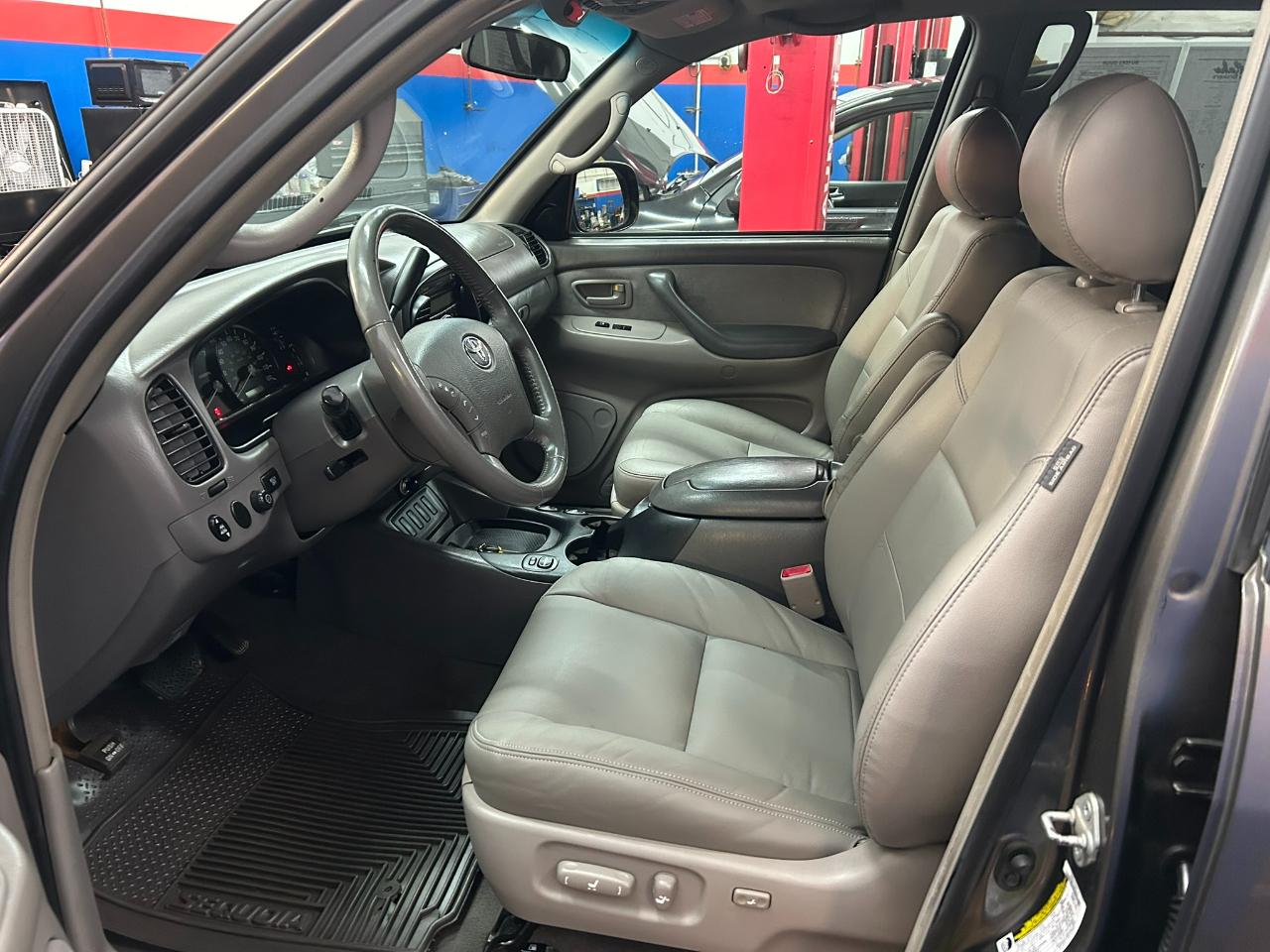 Toyota Sequoia SR5 4WD 2006