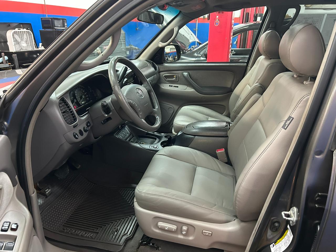 Toyota Sequoia SR5 4WD 2006