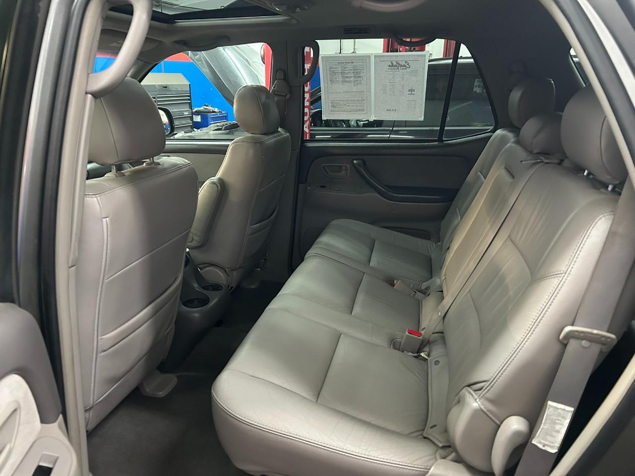 Toyota Sequoia SR5 4WD 2006