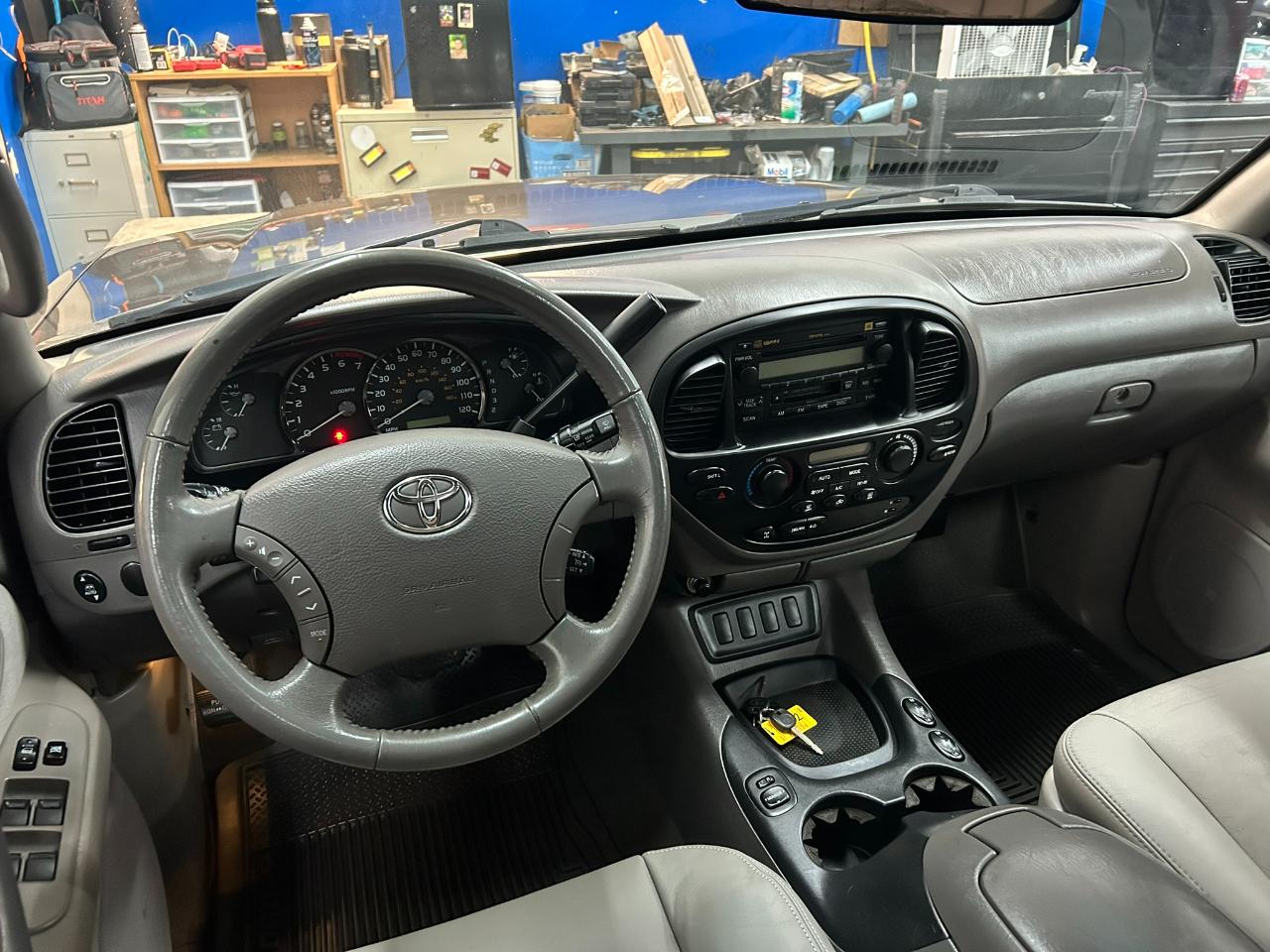 Toyota Sequoia SR5 4WD 2006