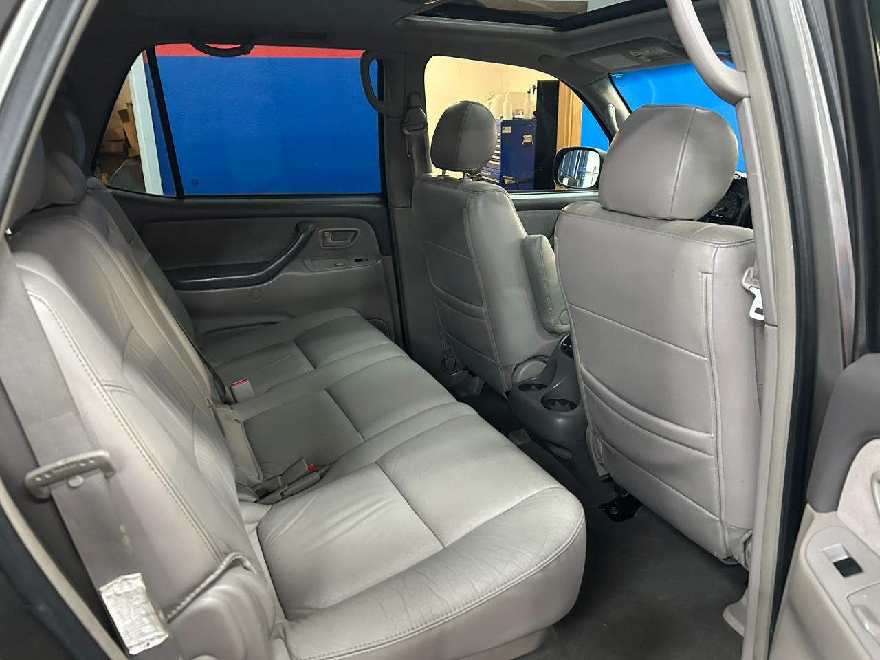 Toyota Sequoia SR5 4WD 2006