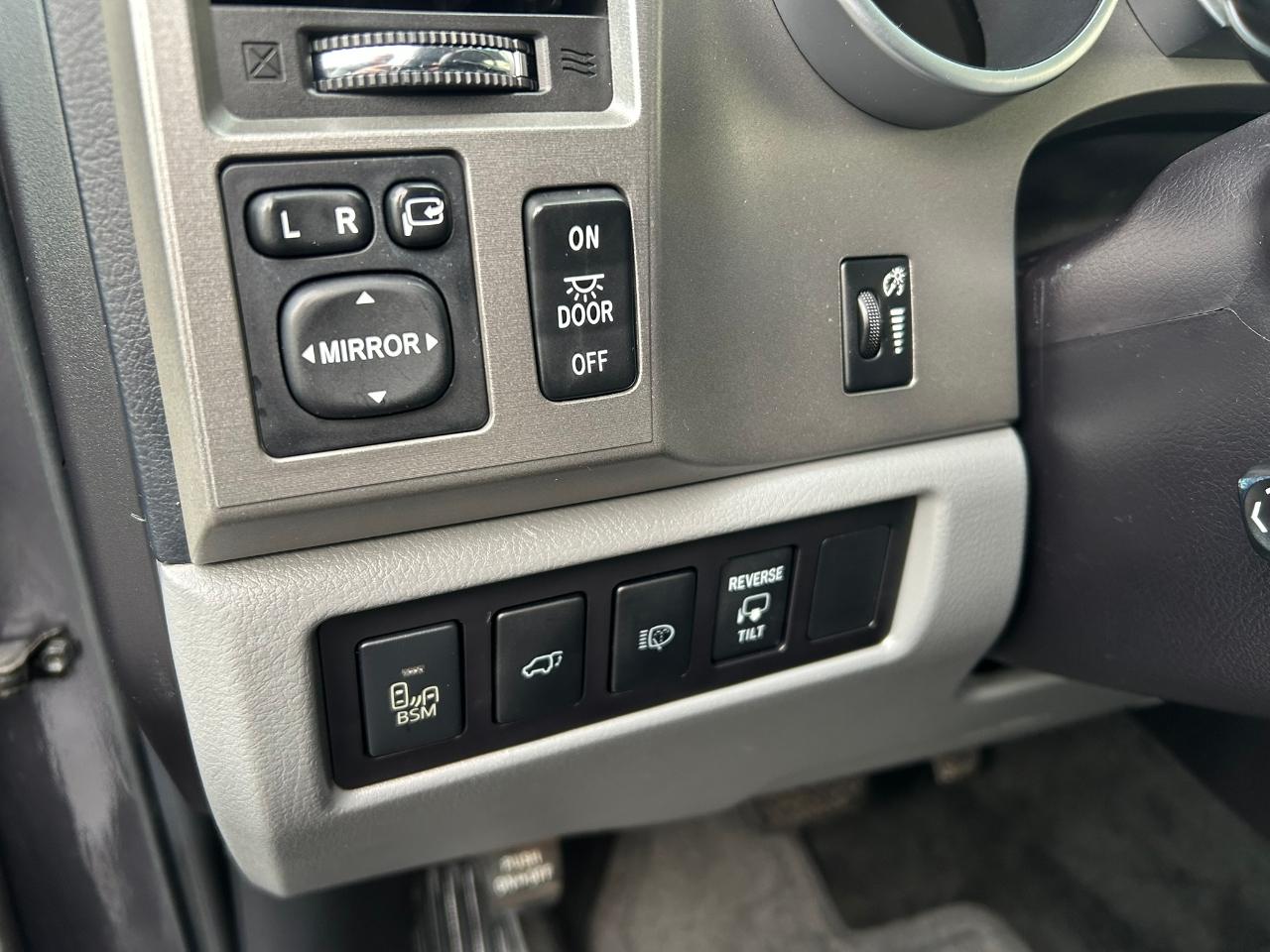 Toyota Sequoia Platinum 4WD FFV 2015