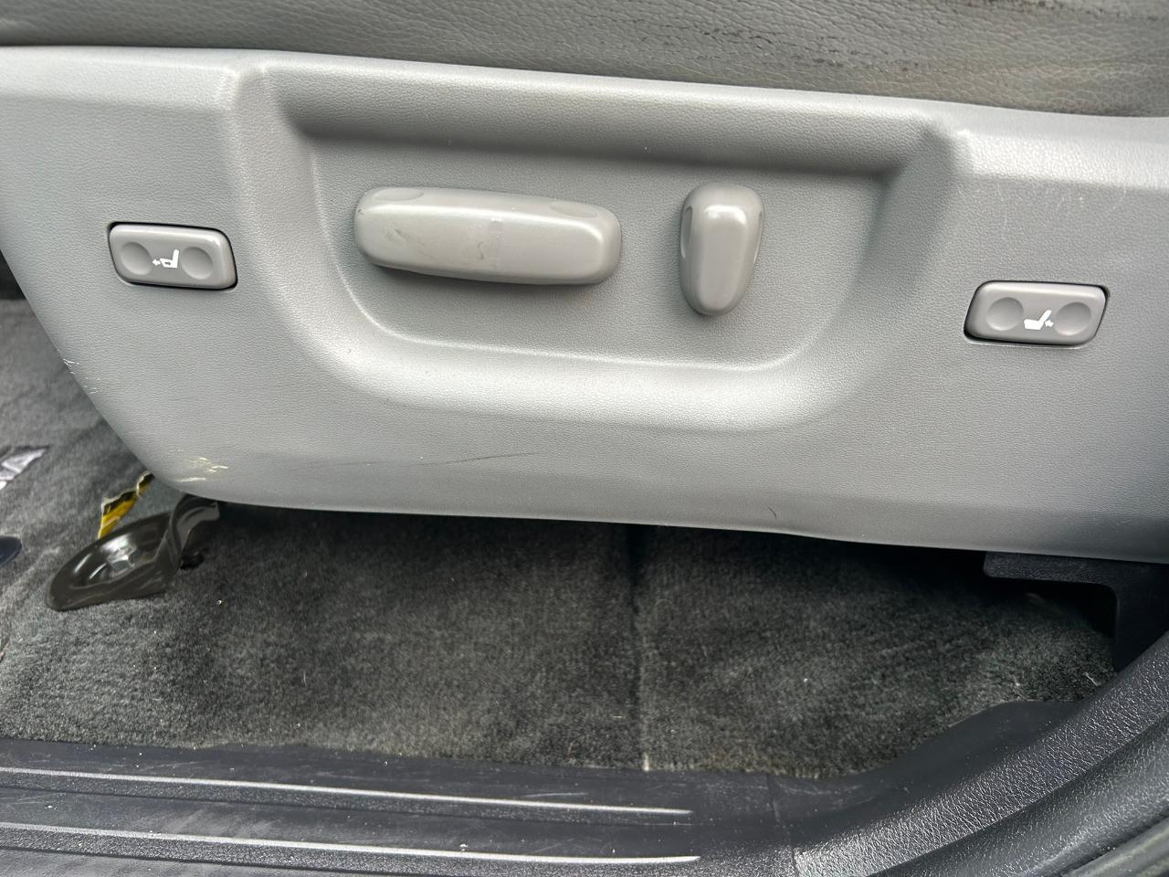 Toyota Sequoia Platinum 4WD FFV 2015