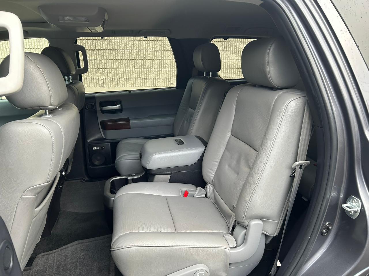 Toyota Sequoia Platinum 4WD FFV 2015