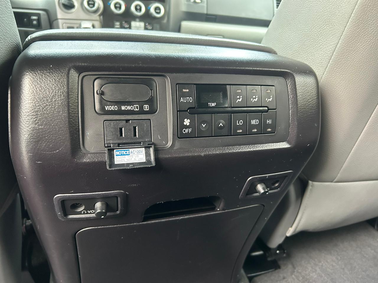 Toyota Sequoia Platinum 4WD FFV 2015