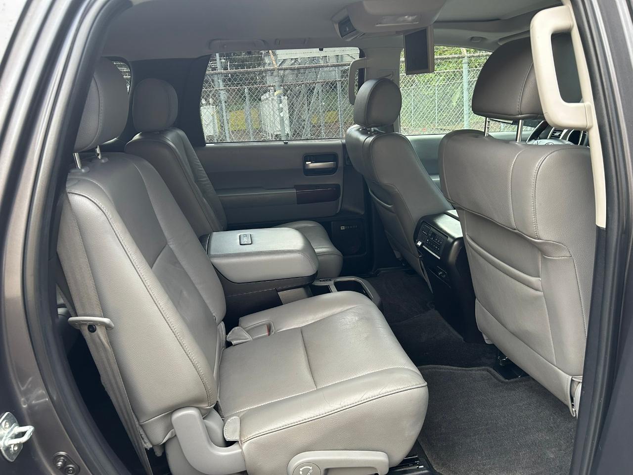 Toyota Sequoia Platinum 4WD FFV 2015