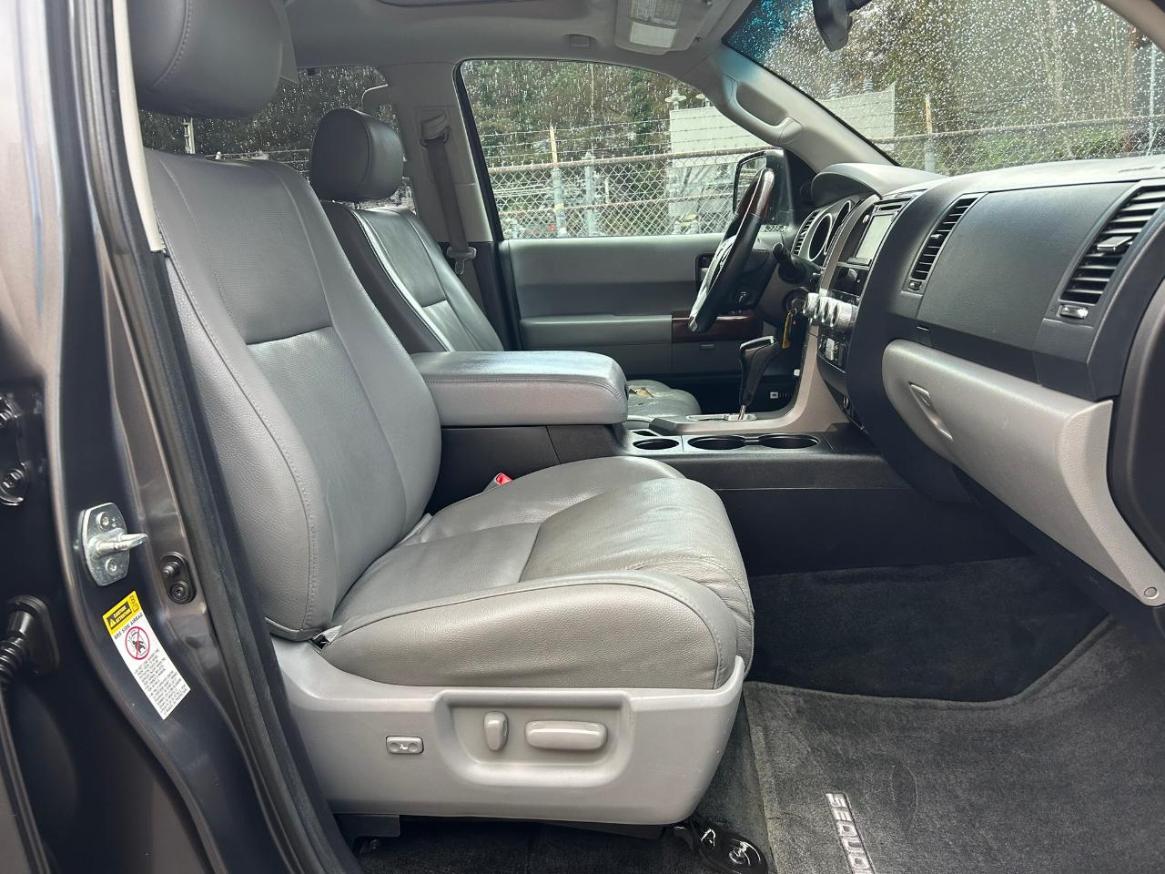 Toyota Sequoia Platinum 4WD FFV 2015