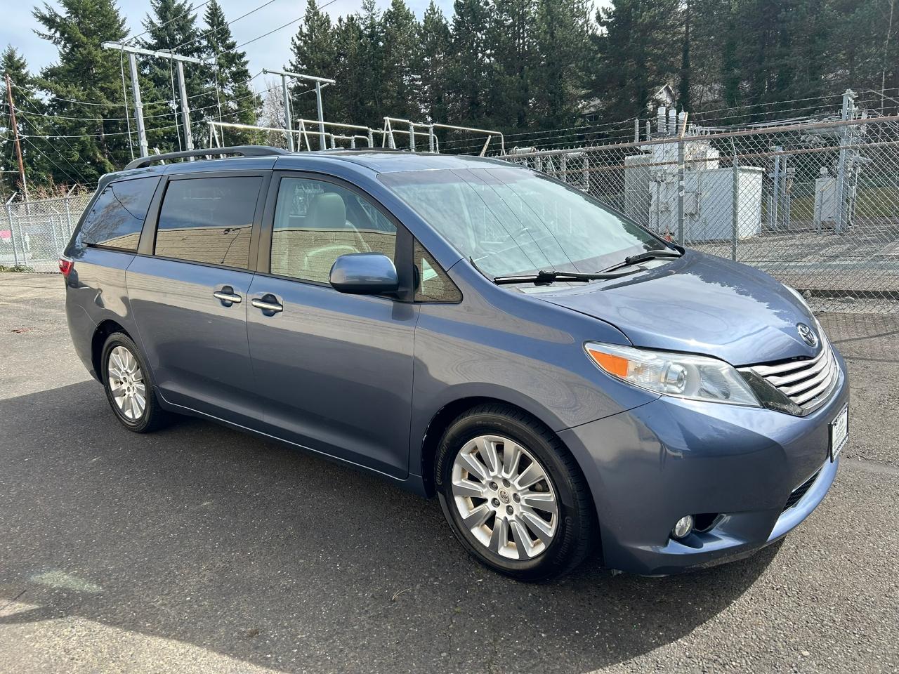 Toyota Sienna XLE Premium 5D Wagon 7 Pass AWD 2015