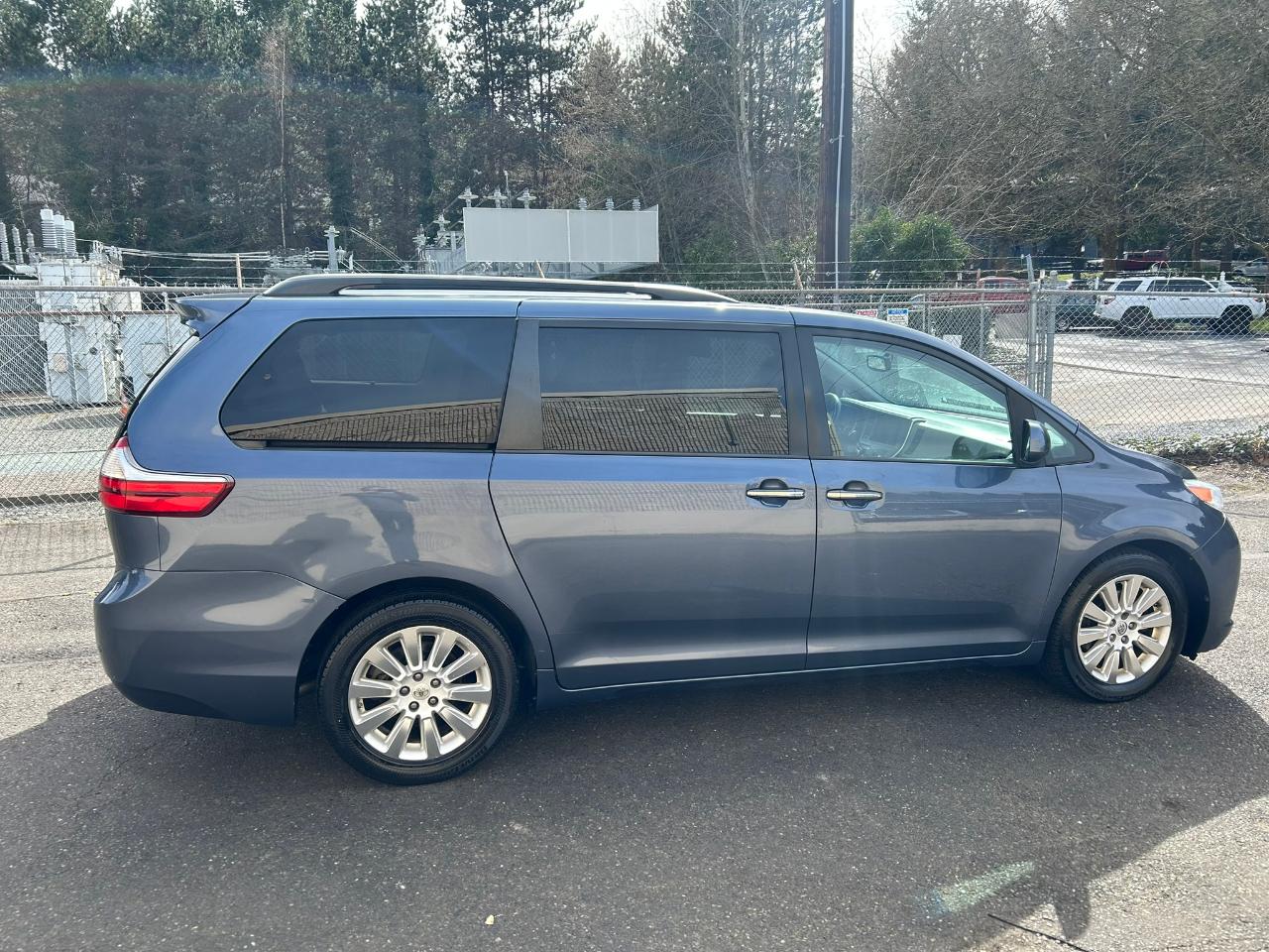 Toyota Sienna XLE Premium 5D Wagon 7 Pass AWD 2015