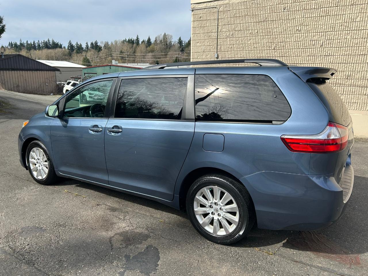 Toyota Sienna XLE Premium 5D Wagon 7 Pass AWD 2015