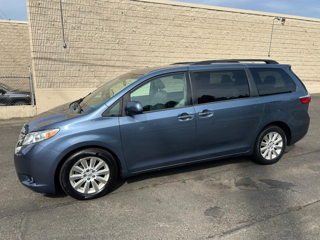 Toyota Sienna XLE Premium 5D Wagon 7 Pass AWD 2015