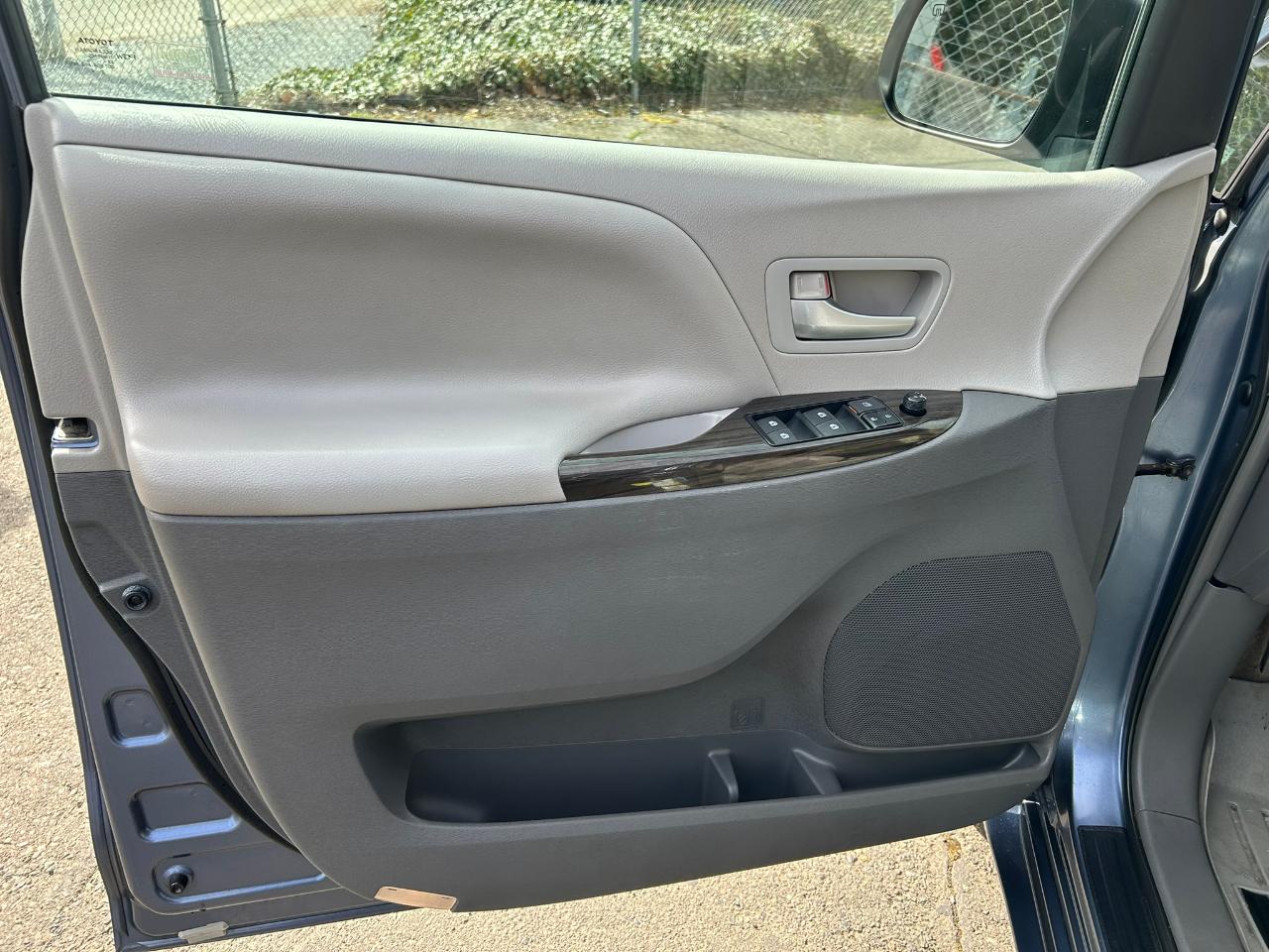 Toyota Sienna XLE Premium 5D Wagon 7 Pass AWD 2015