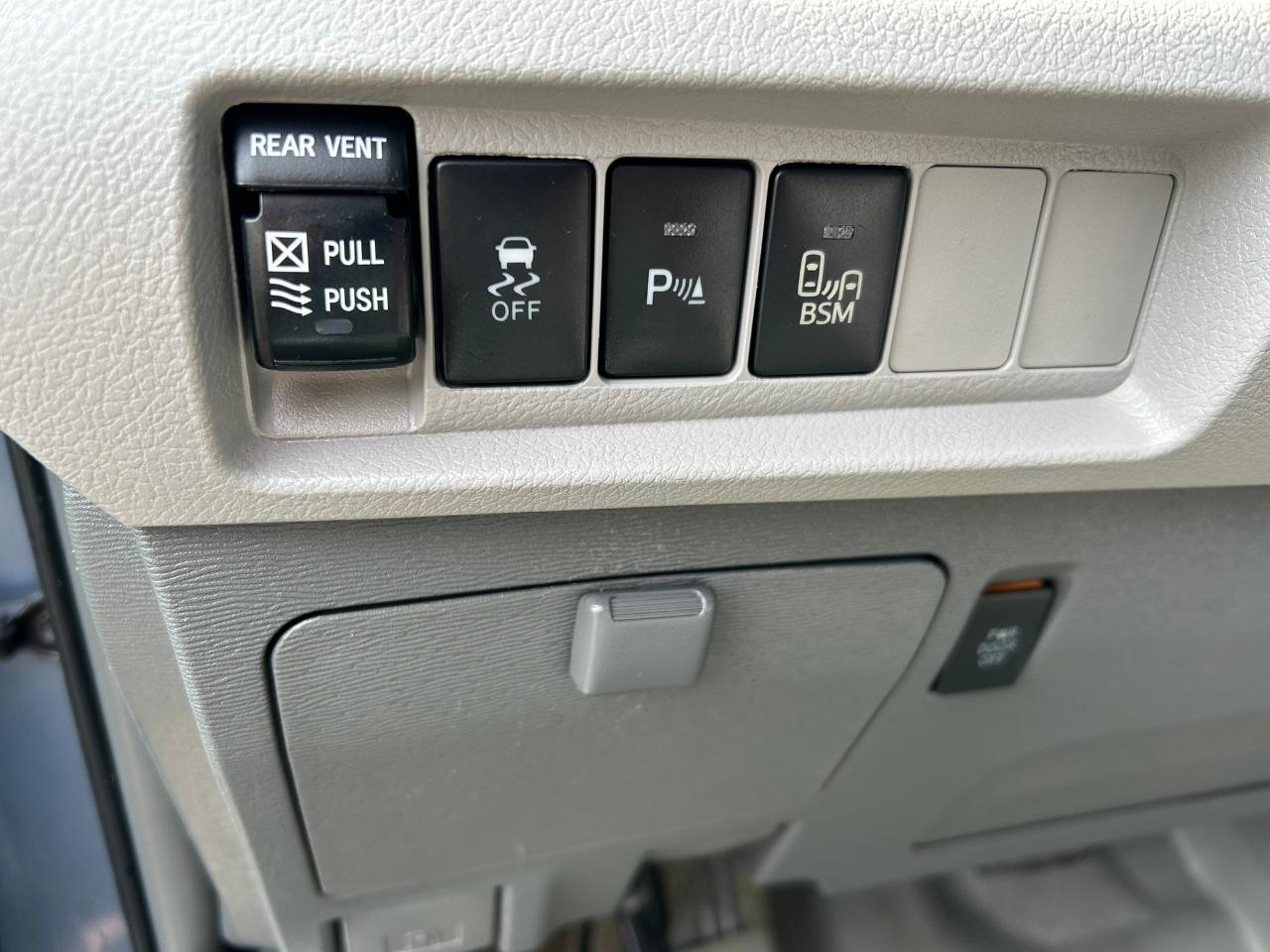 Toyota Sienna XLE Premium 5D Wagon 7 Pass AWD 2015