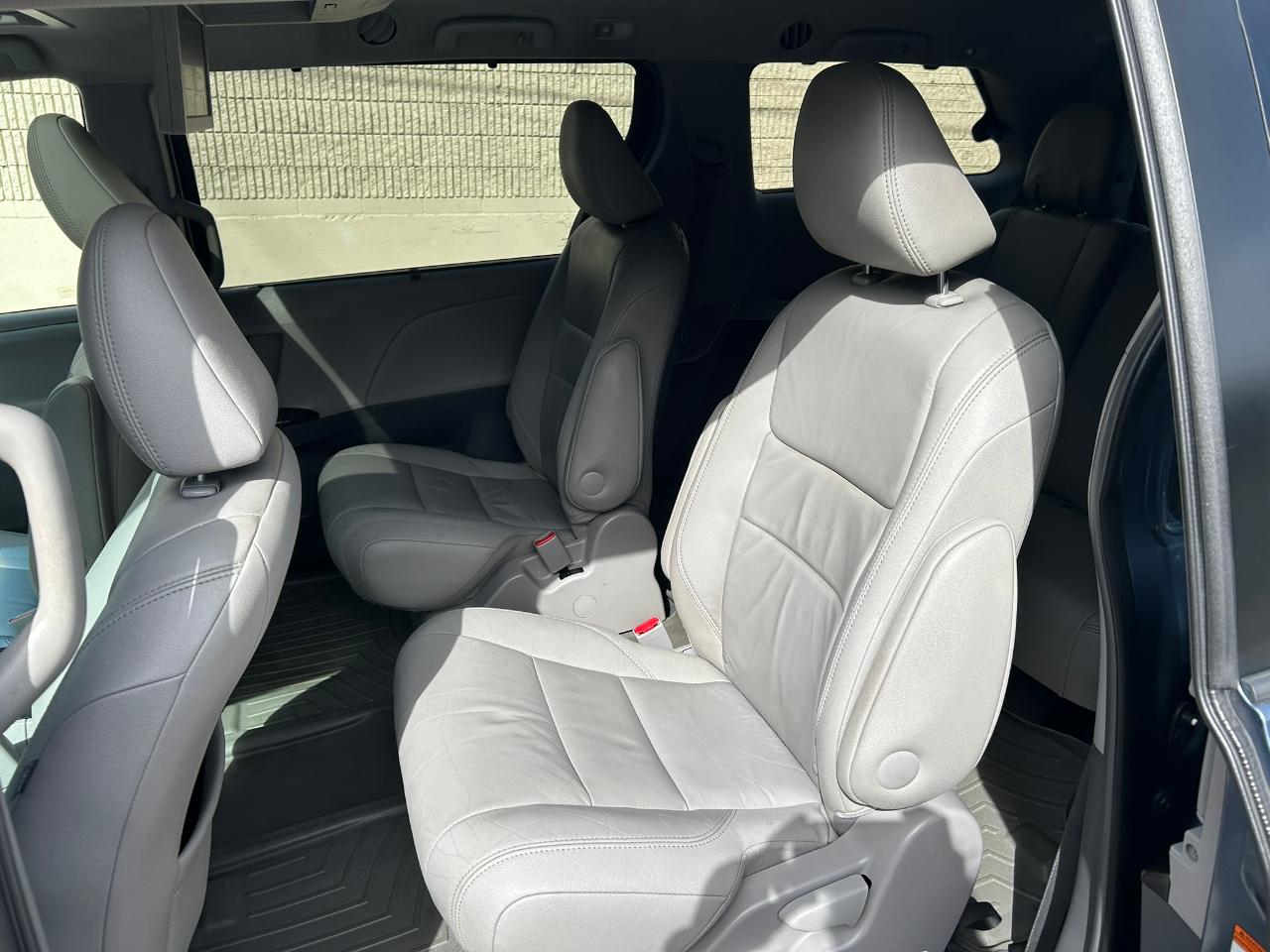 Toyota Sienna XLE Premium 5D Wagon 7 Pass AWD 2015