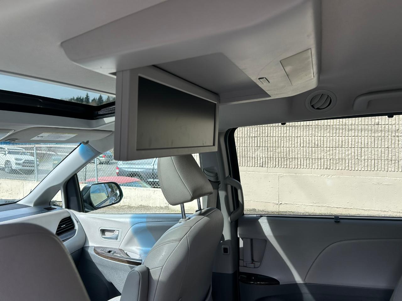 Toyota Sienna XLE Premium 5D Wagon 7 Pass AWD 2015