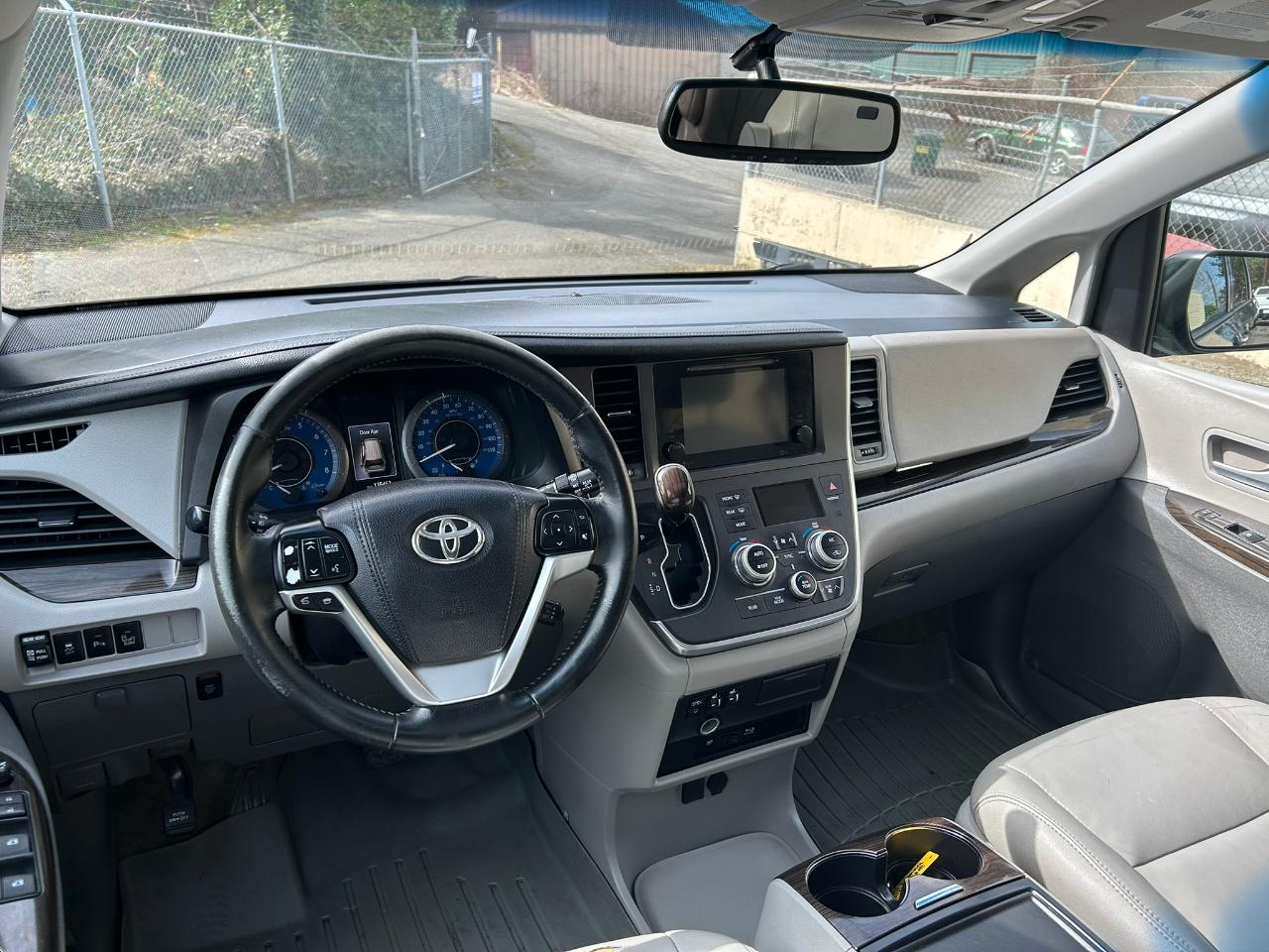 Toyota Sienna XLE Premium 5D Wagon 7 Pass AWD 2015