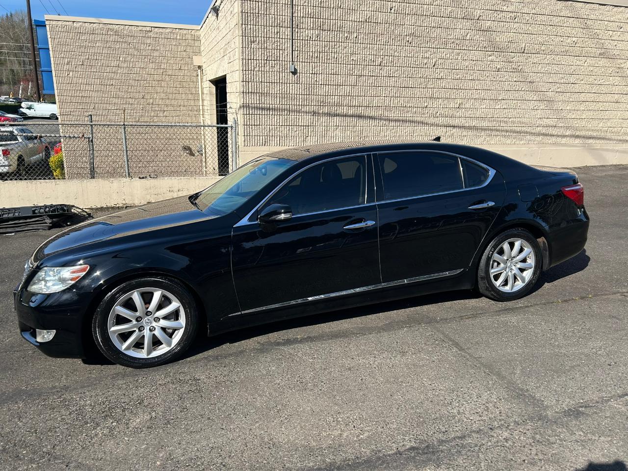Lexus LS 460 L Luxury Sedan AWD 2010