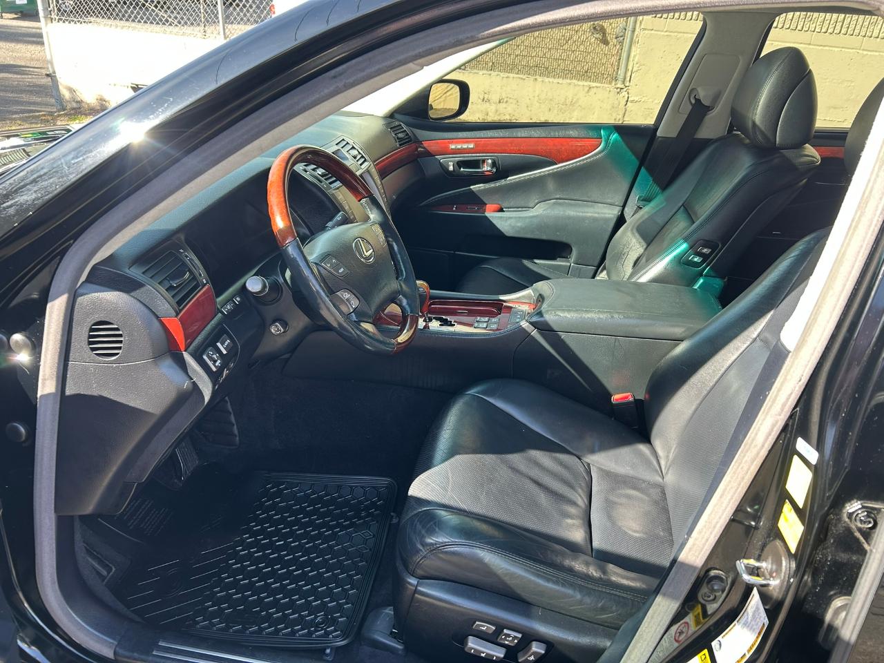 Lexus LS 460 L Luxury Sedan AWD 2010