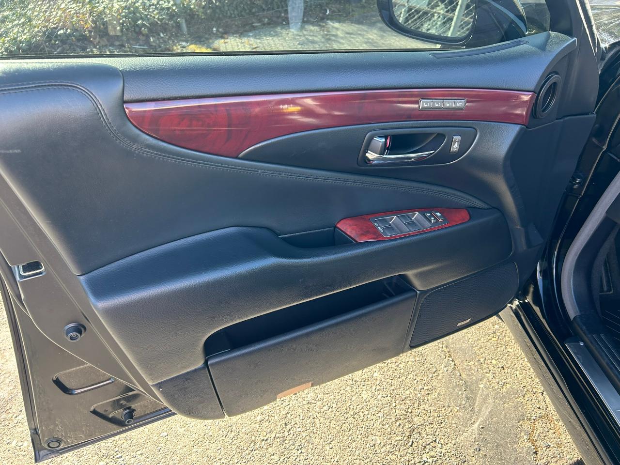 Lexus LS 460 L Luxury Sedan AWD 2010